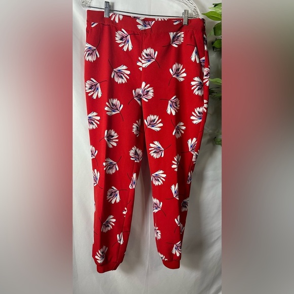 Express Red Floral Ankle Pants ♥️🤍 - Picture 11 of 13